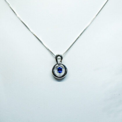 Exuberant golden Necklace